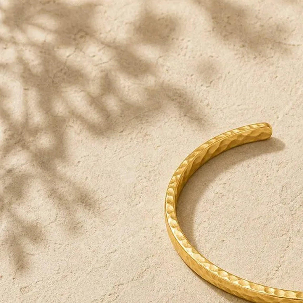 Hammered Gold Bangle Bracelet Edition